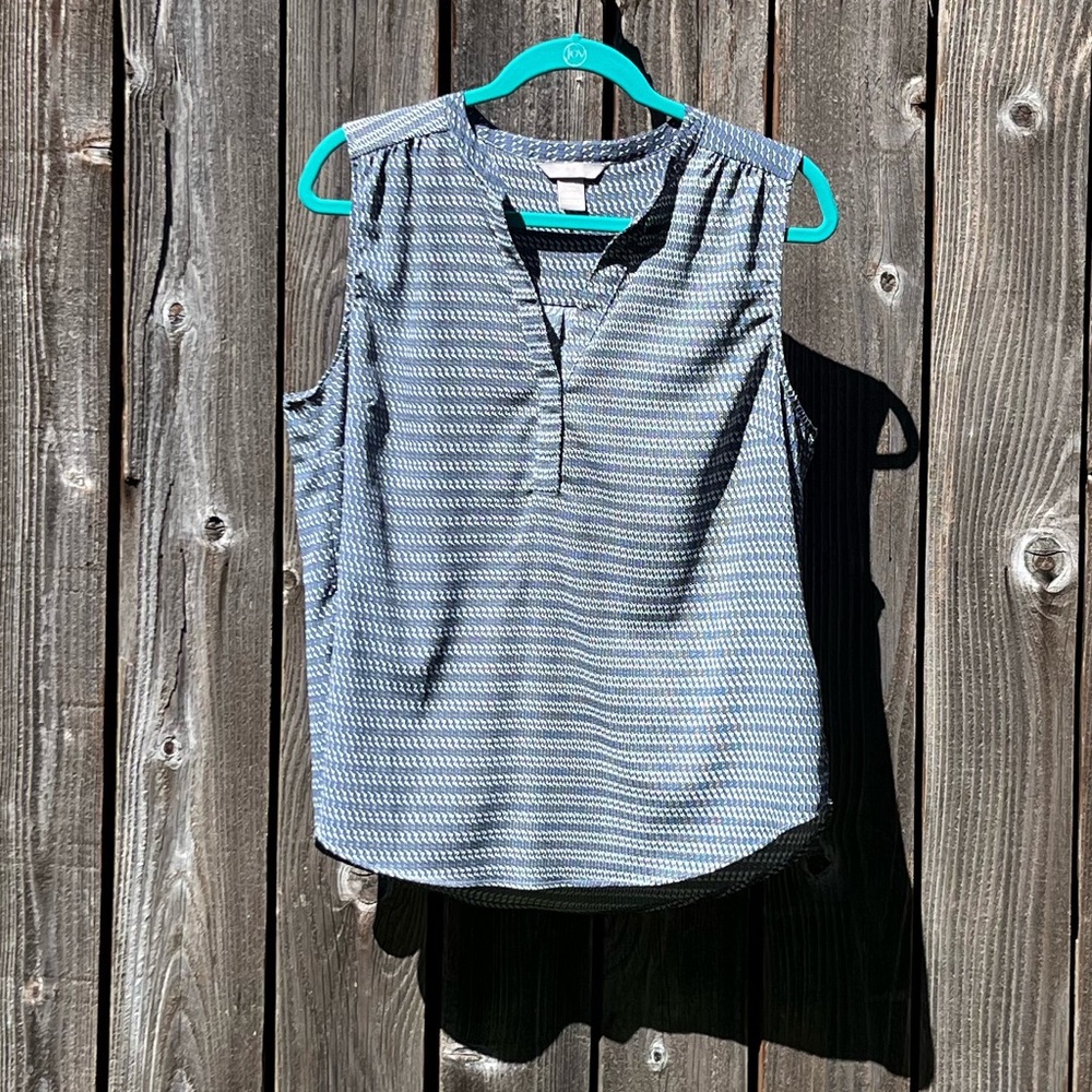 H&M blue sleeveless v-neck top blouse size medium
